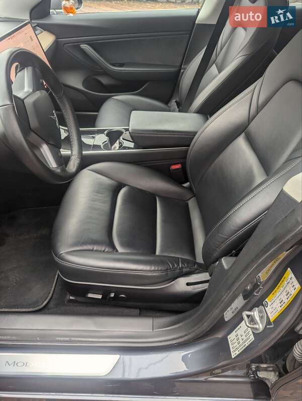 Седан Tesla Model 3 2019 в Звягелі