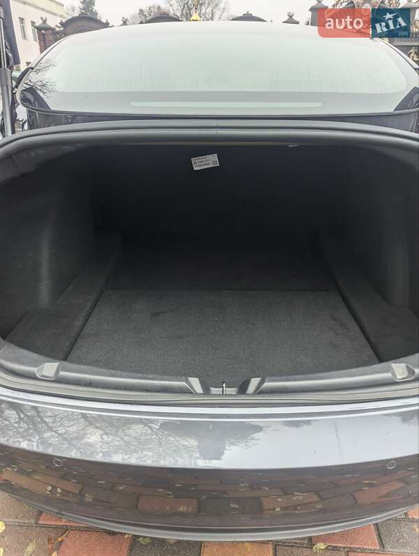 Седан Tesla Model 3 2019 в Звягелі