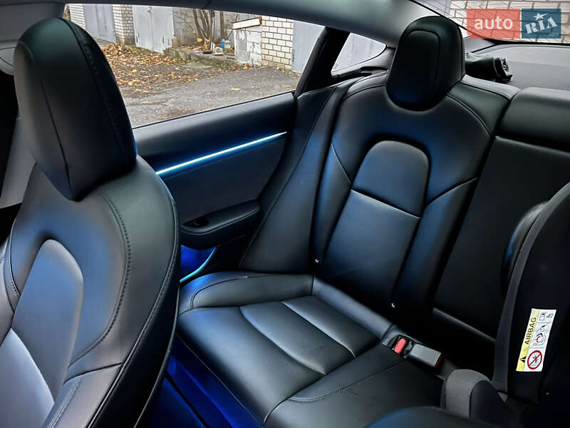 Седан Tesla Model 3 2018 в Харькове