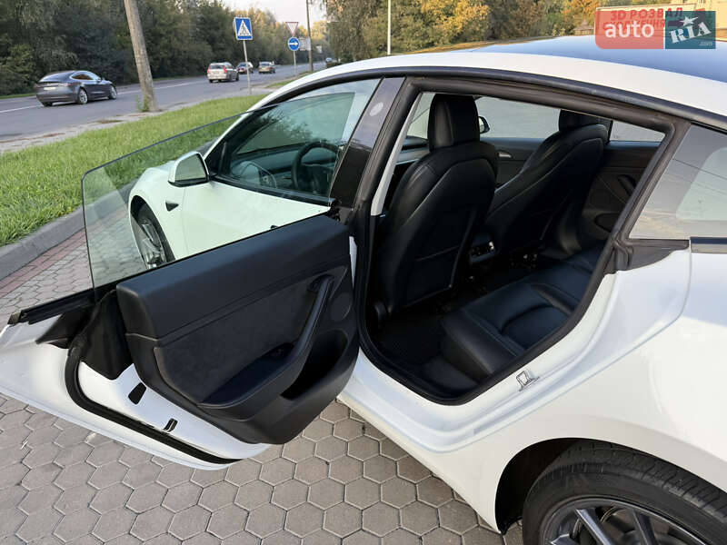 Седан Tesla Model 3 2022 в Луцьку