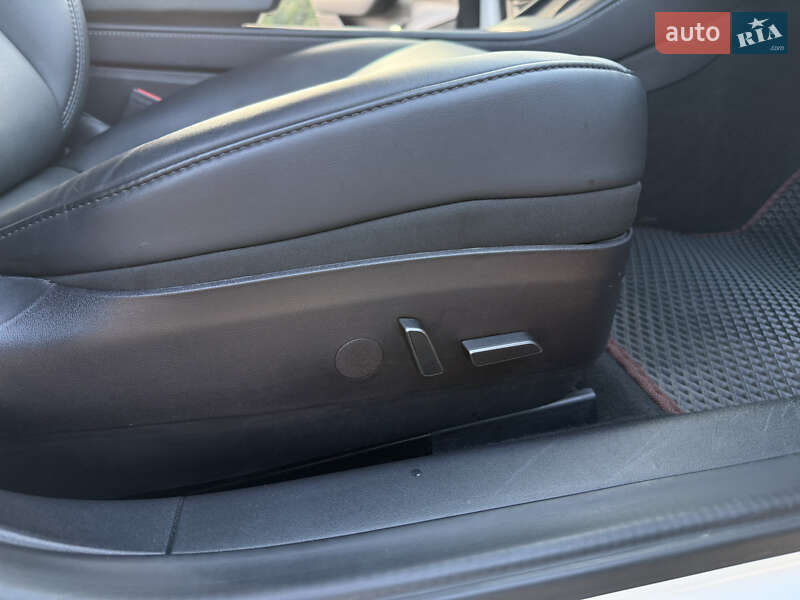 Седан Tesla Model 3 2022 в Луцьку