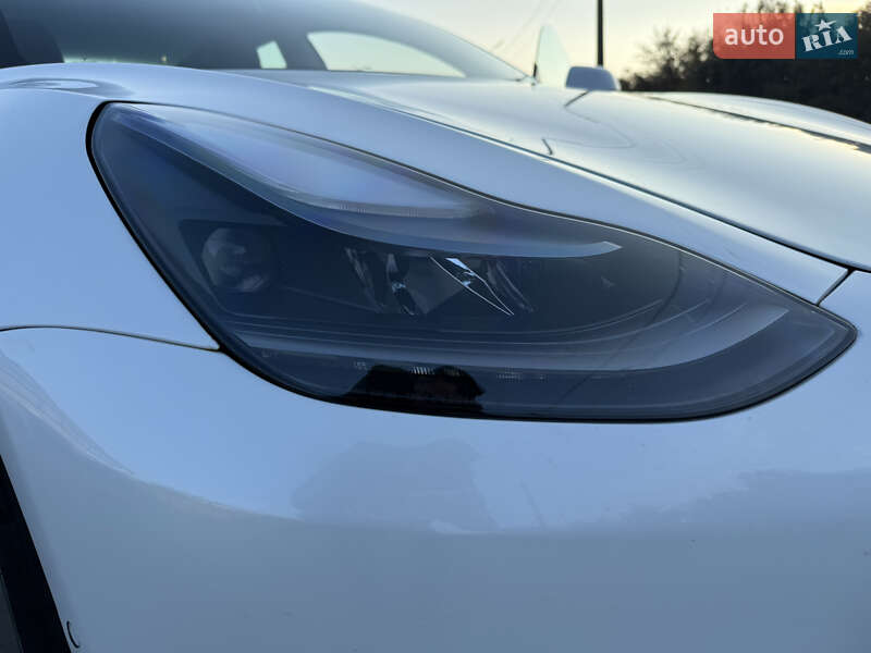 Седан Tesla Model 3 2022 в Луцьку
