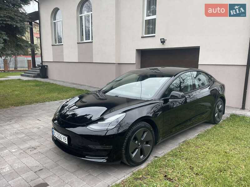 Седан Tesla Model 3 2021 в Львове