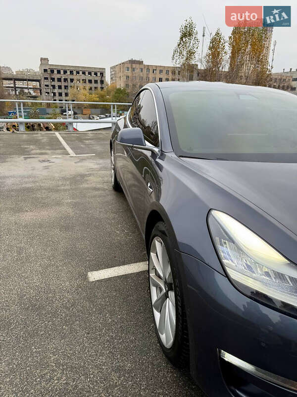 Седан Tesla Model 3 2019 в Киеве