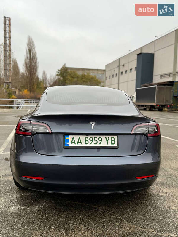 Седан Tesla Model 3 2019 в Киеве