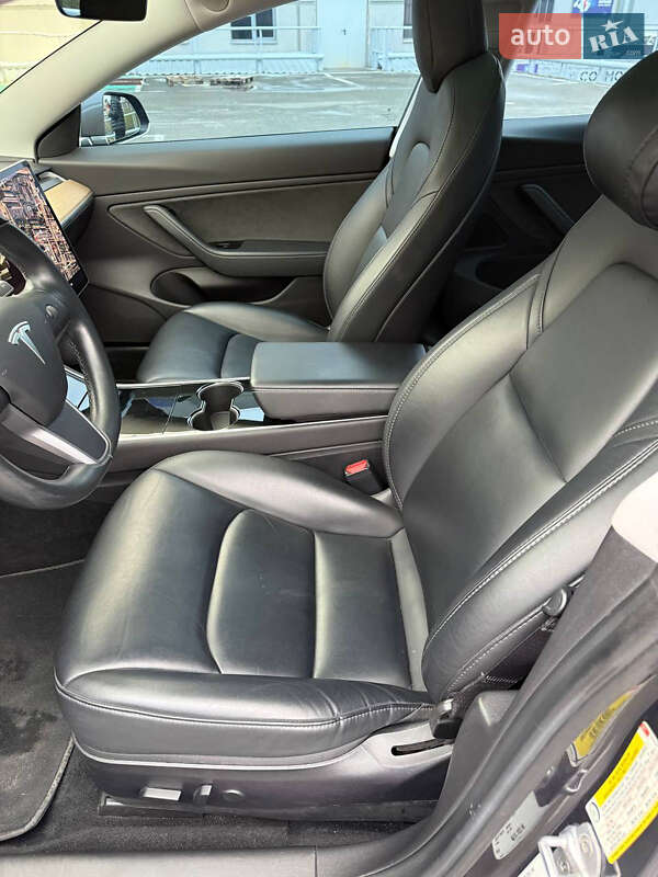 Седан Tesla Model 3 2019 в Киеве