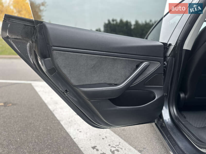 Седан Tesla Model 3 2018 в Киеве