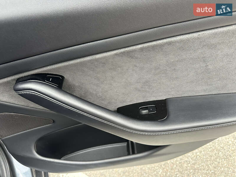 Седан Tesla Model 3 2018 в Киеве