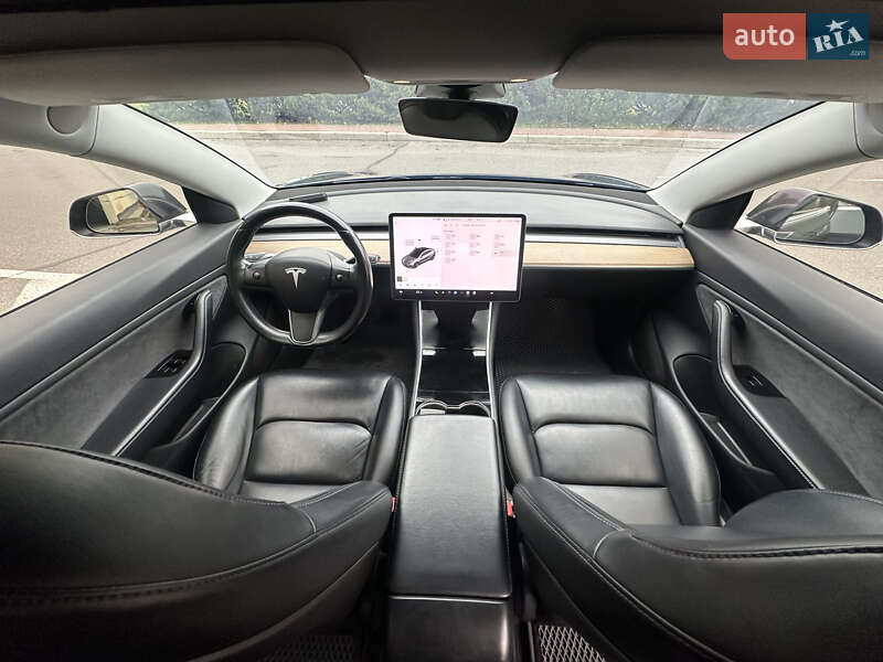 Седан Tesla Model 3 2018 в Киеве