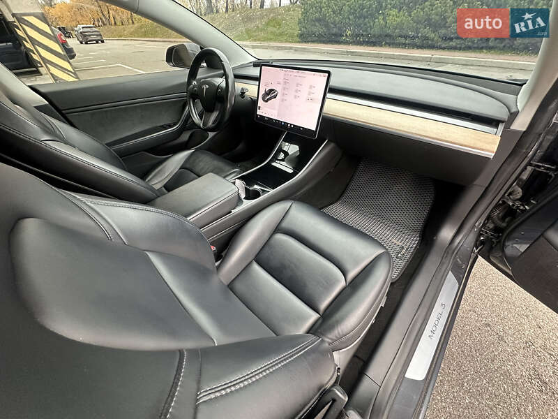 Седан Tesla Model 3 2018 в Киеве