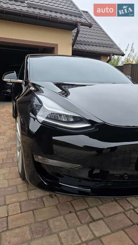 Седан Tesla Model 3 2018 в Запоріжжі