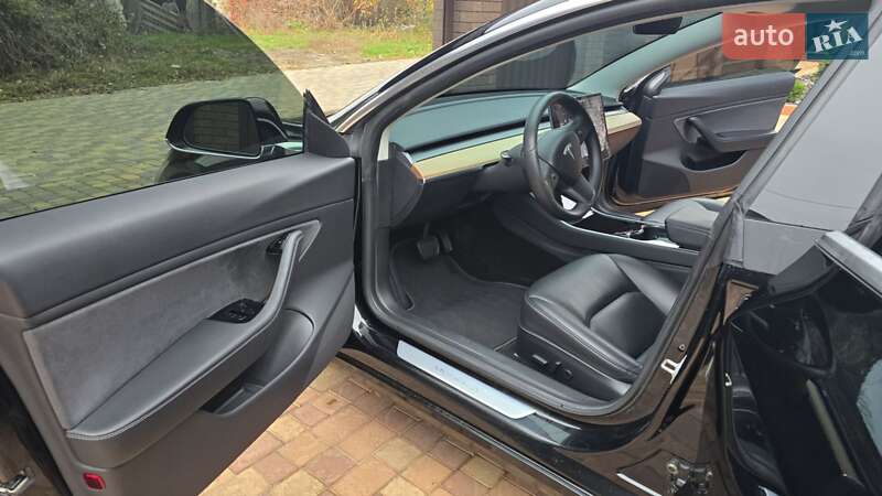 Седан Tesla Model 3 2018 в Запоріжжі