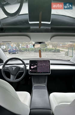 Седан Tesla Model 3 2021 в Чернівцях