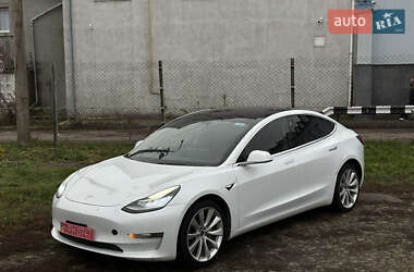 Седан Tesla Model 3 2018 в Рівному