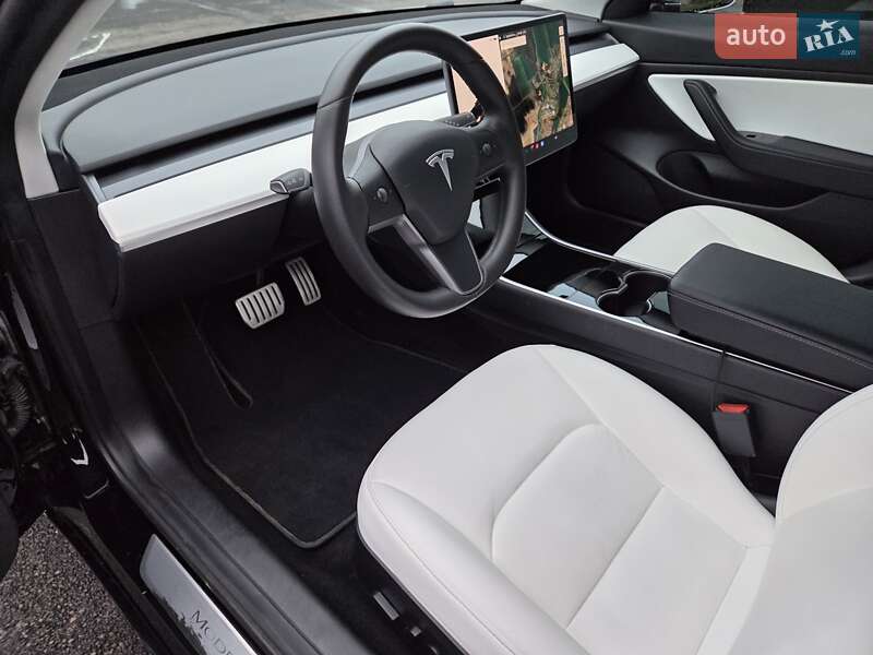 Седан Tesla Model 3 2020 в Києві