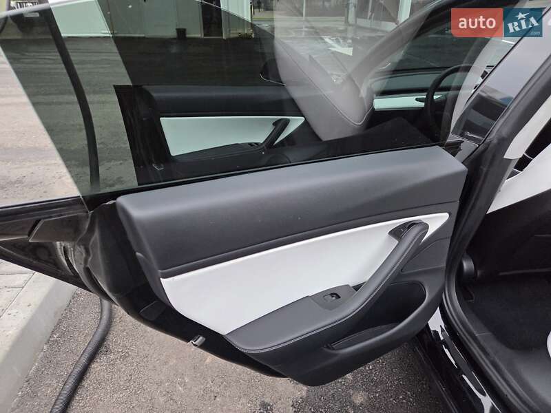 Седан Tesla Model 3 2020 в Києві