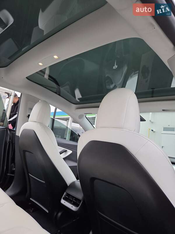 Седан Tesla Model 3 2020 в Києві