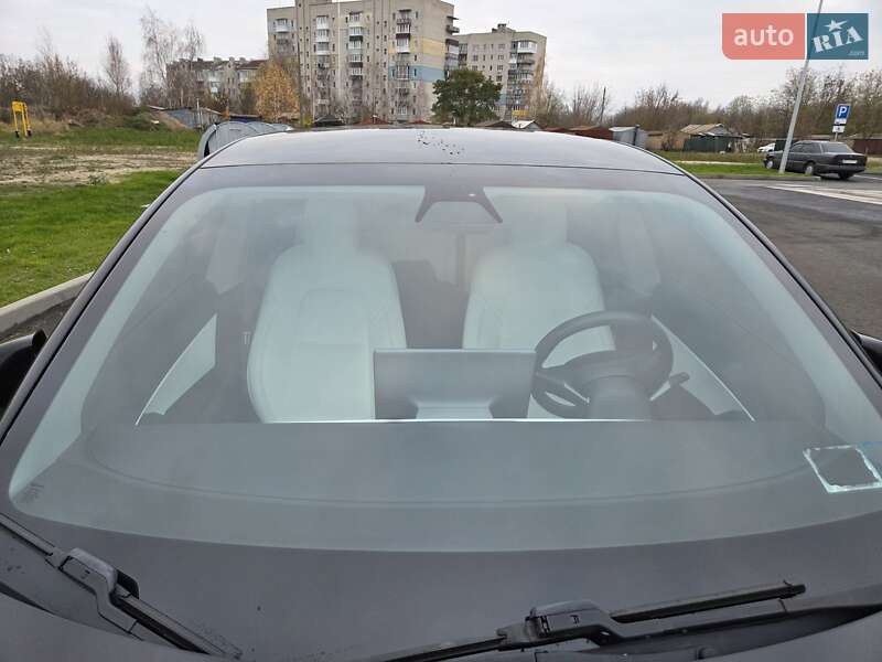 Седан Tesla Model 3 2020 в Києві