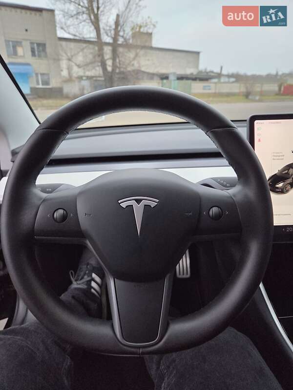 Седан Tesla Model 3 2020 в Києві