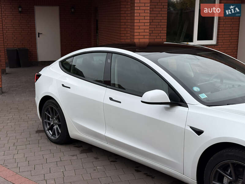 Седан Tesla Model 3 2021 в Луцьку