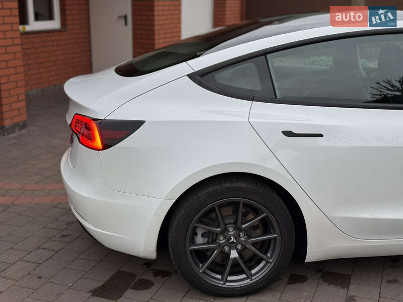 Седан Tesla Model 3 2021 в Луцьку