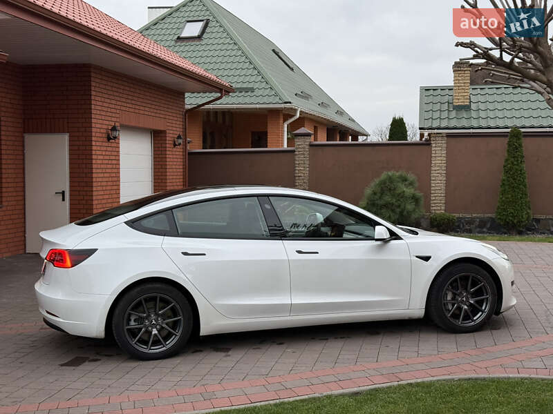 Седан Tesla Model 3 2021 в Луцьку