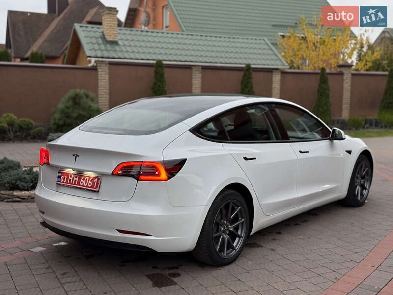 Седан Tesla Model 3 2021 в Луцьку