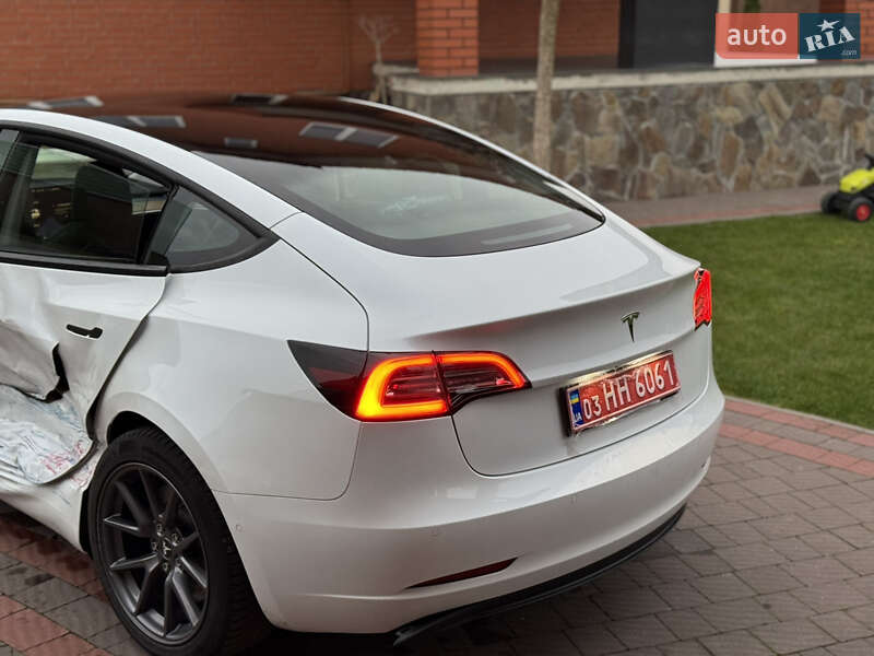 Седан Tesla Model 3 2021 в Луцьку