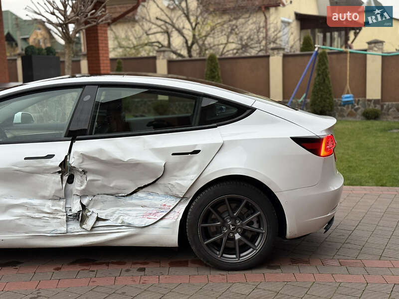 Седан Tesla Model 3 2021 в Луцьку