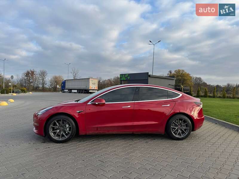 Седан Tesla Model 3 2018 в Луцьку