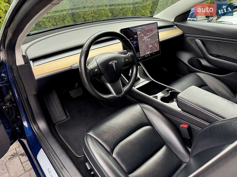 Седан Tesla Model 3 2019 в Білгороді-Дністровському