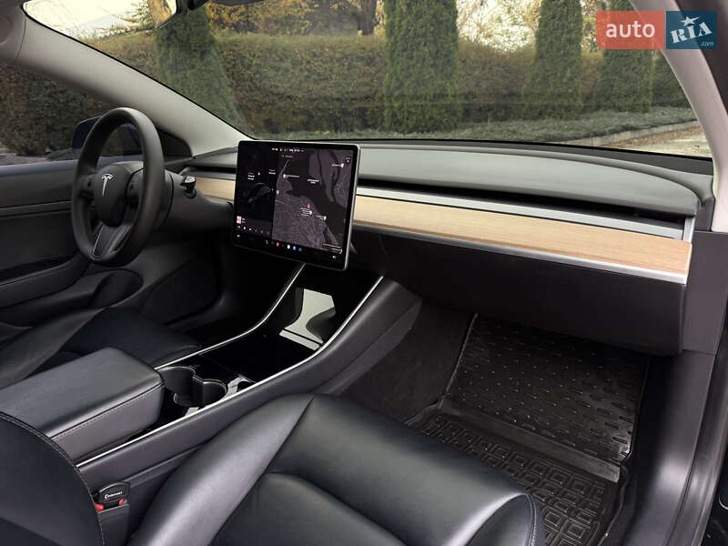 Седан Tesla Model 3 2020 в Дніпрі фото 45 Седан Tesla Model 3 2020 в Дніпрі
