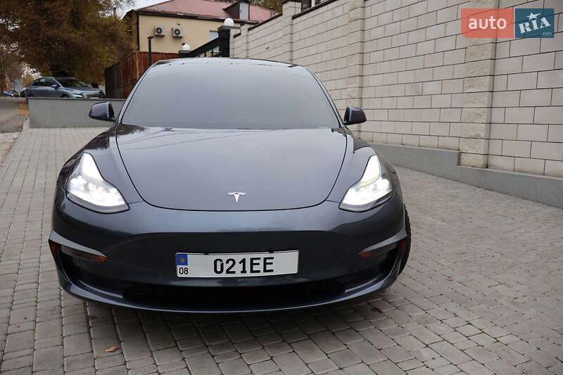 Седан Tesla Model 3 2021 в Дніпрі