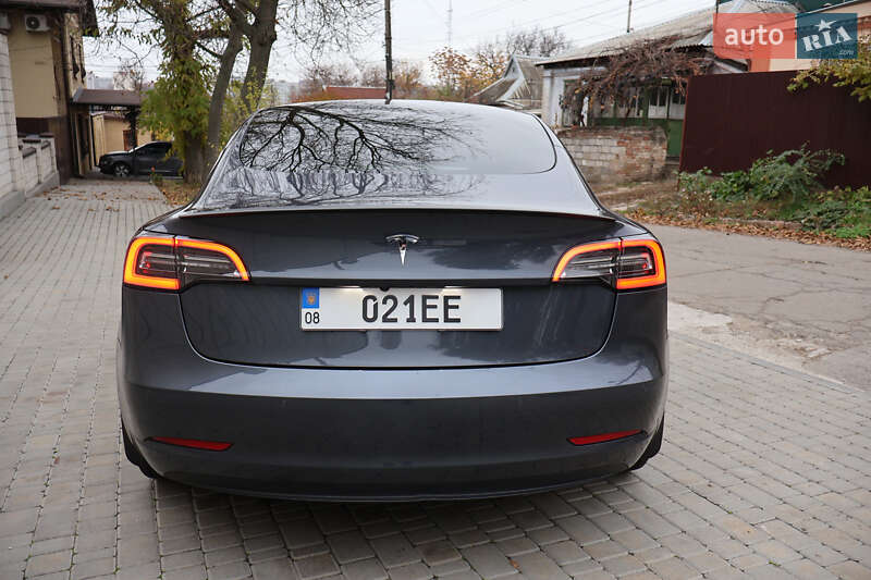 Седан Tesla Model 3 2021 в Дніпрі