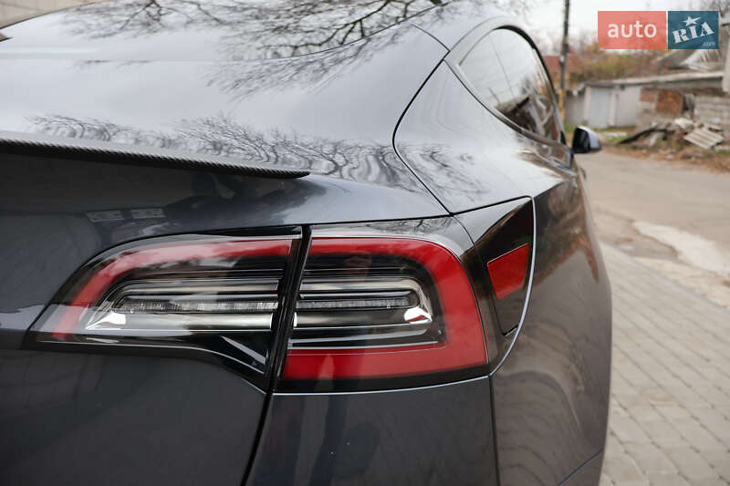 Седан Tesla Model 3 2021 в Дніпрі