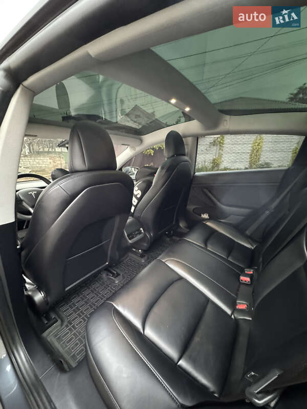 Седан Tesla Model 3 2021 в Дніпрі