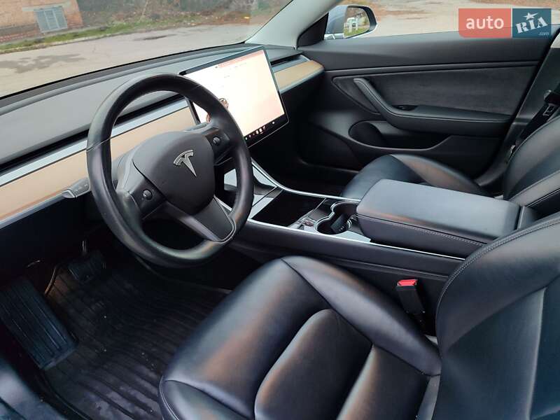 Седан Tesla Model 3 2018 в Сквире