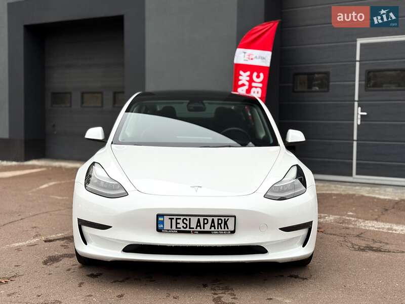 Седан Tesla Model 3 2023 в Києві