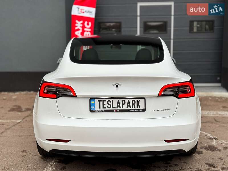 Седан Tesla Model 3 2023 в Києві