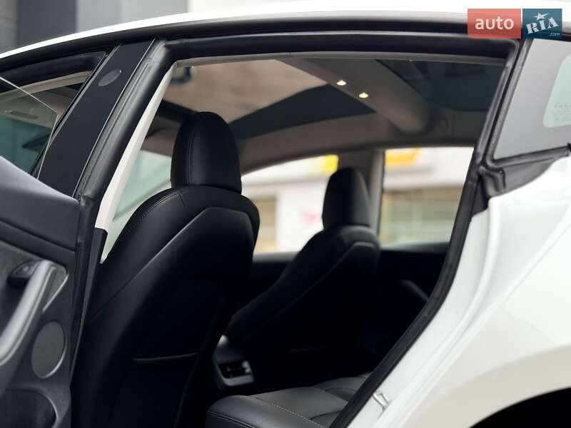 Седан Tesla Model 3 2023 в Києві