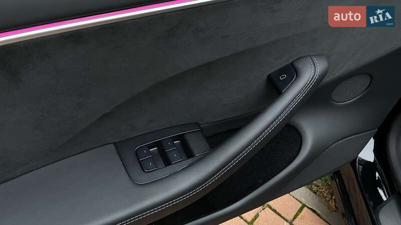 Седан Tesla Model 3 2024 в Києві