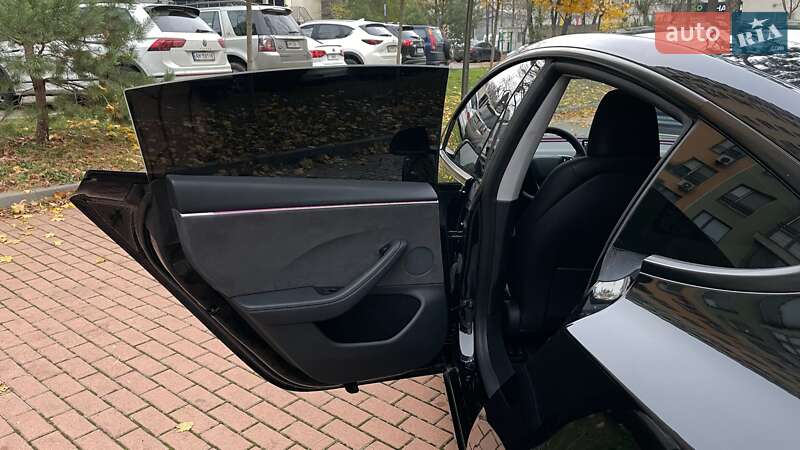 Седан Tesla Model 3 2024 в Києві