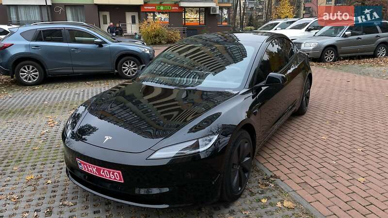 Седан Tesla Model 3 2024 в Києві