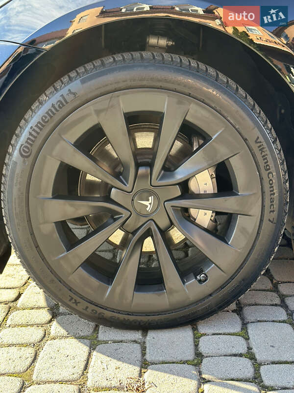 Седан Tesla Model 3 2022 в Мукачево