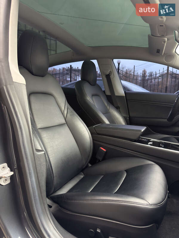 Седан Tesla Model 3 2019 в Одесі