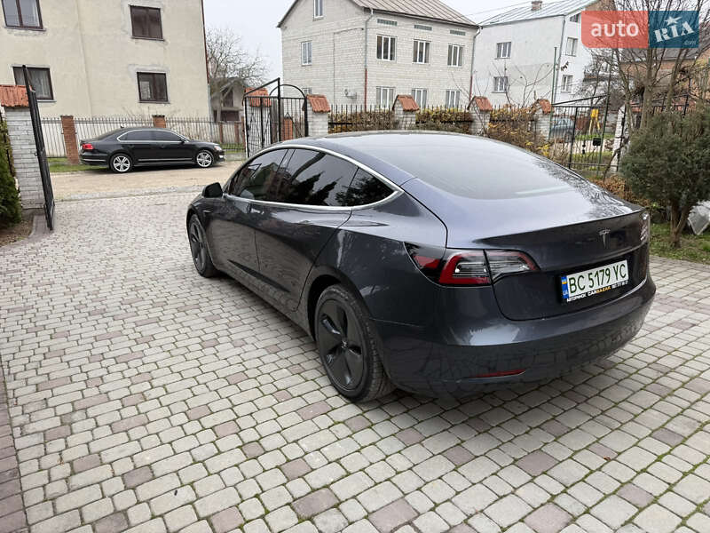Седан Tesla Model 3 2018 в Львові