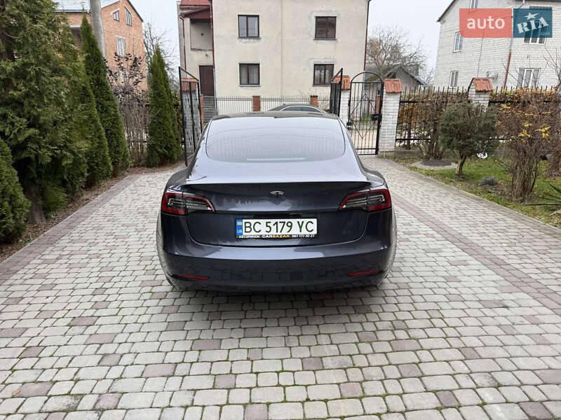 Седан Tesla Model 3 2018 в Львові