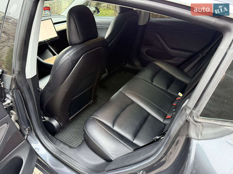 Седан Tesla Model 3 2018 в Львові