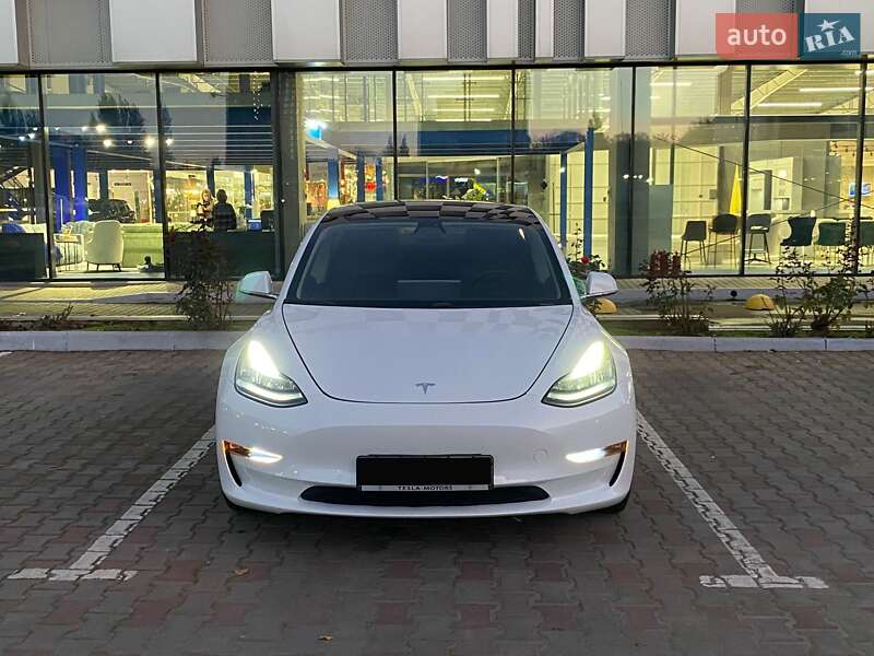 Tesla Model 3 2019