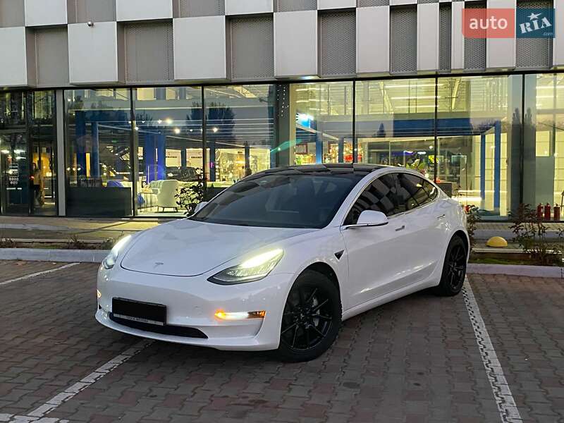 Седан Tesla Model 3 2019 в Одесі